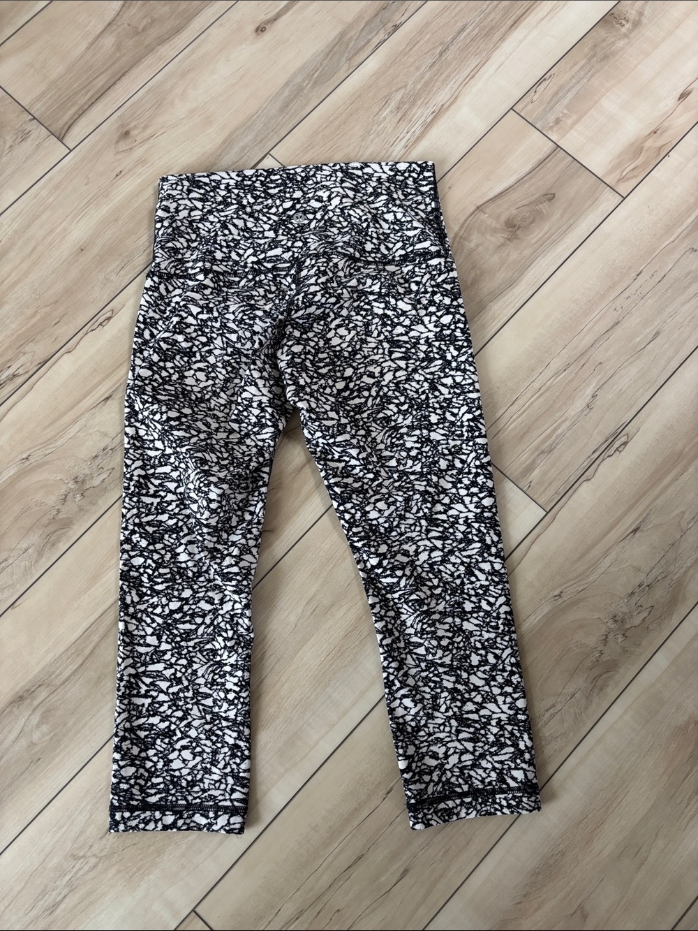 Black & White Lululemon Patterned Active Crop Leggings